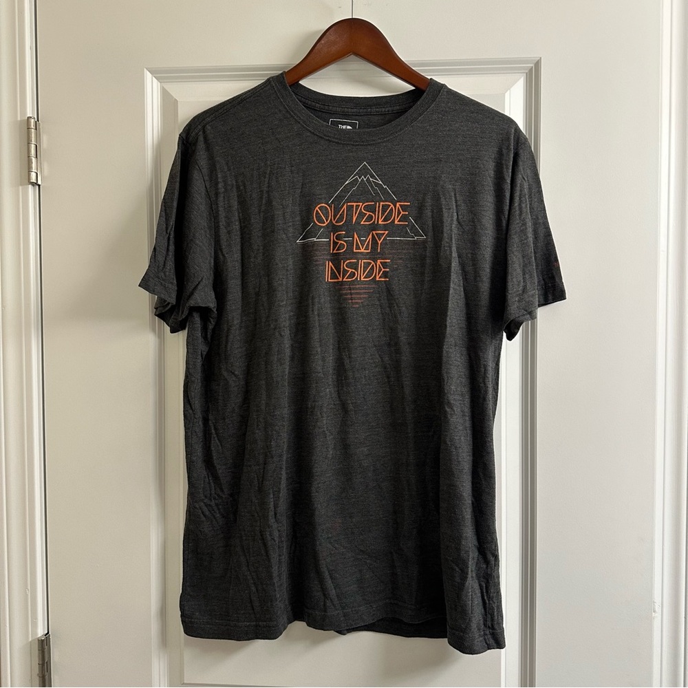 BARELY WORN North Face graphic tee, size XL